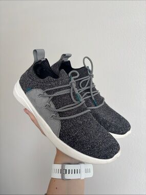 Vessi Cityscape Classic sneakers in charcoal grey waterproof lace ups SZ 6 EUC